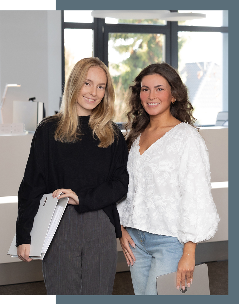 Mitarbeiterinnen am Empfang von Roderich Vogel